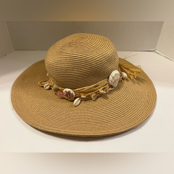 Sun ‘n’ Sand tan straw hat with beaded sea sheels OS - Picture 7 of 7